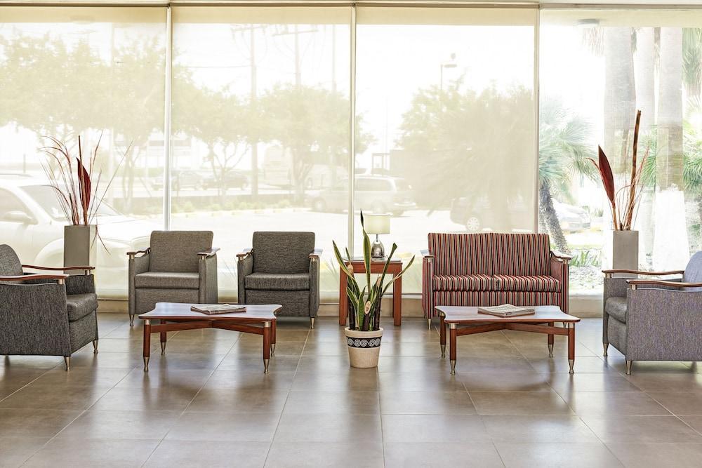 Ibis Monterrey Aeropuerto Hotel Apodaca Екстериор снимка